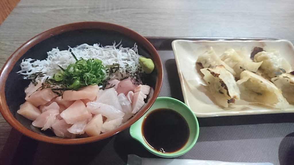 八幡浜の海の幸を堪能！生ビールが１杯300円になる“夜のどーや食堂”が熱い！