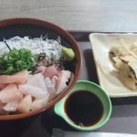 八幡浜の海の幸を堪能!生ビールが1杯300円になる“夜のどーや食堂”が熱い!