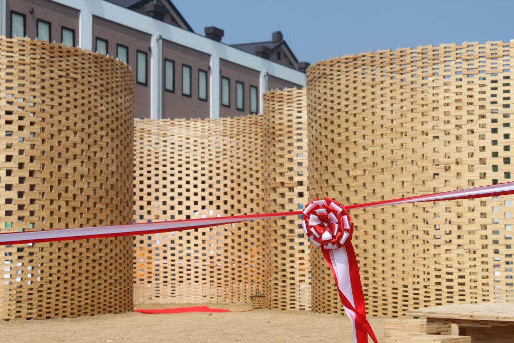 かまぼこ板で休憩所！？「かまぼこカーテン」誕生の１０のひみつ大公開！