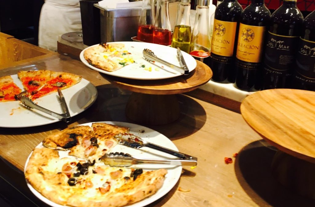 90分1,300円でピザ食べ放題！？ランチブッフェがおすすめ「SALVATORE CUOMO & BAR」に行ってきました！