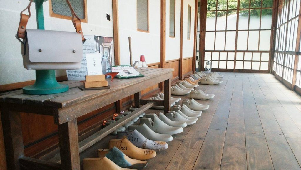 「お客様の手に渡り、足を入れた時点で靴はようやく夜明けを迎える」今治・大島にある製靴「暁」に行ってきました！