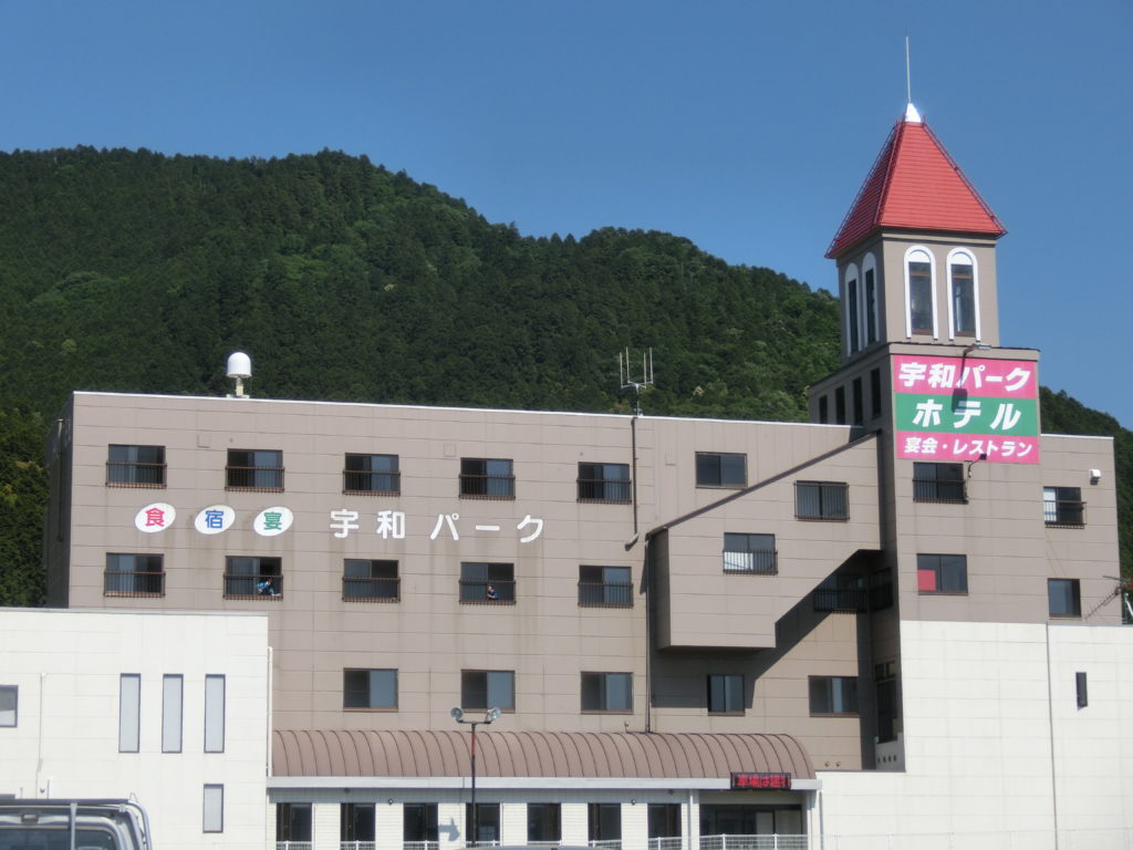 西予市宇和町の観光に最適！　とんがり帽子が目印の「宇和パーク」に宿泊してみました！