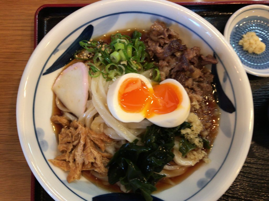 さぬきうどんとは違うポジショニングを狙う！「麺処あわた」のふわふわの新食感うどん「あわたぶっかけ」がうまい！！