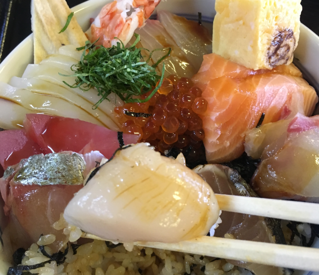 南予にも今治にも負けない！絶品の海鮮丼を「マルトモ水産」で食べてみたよ！