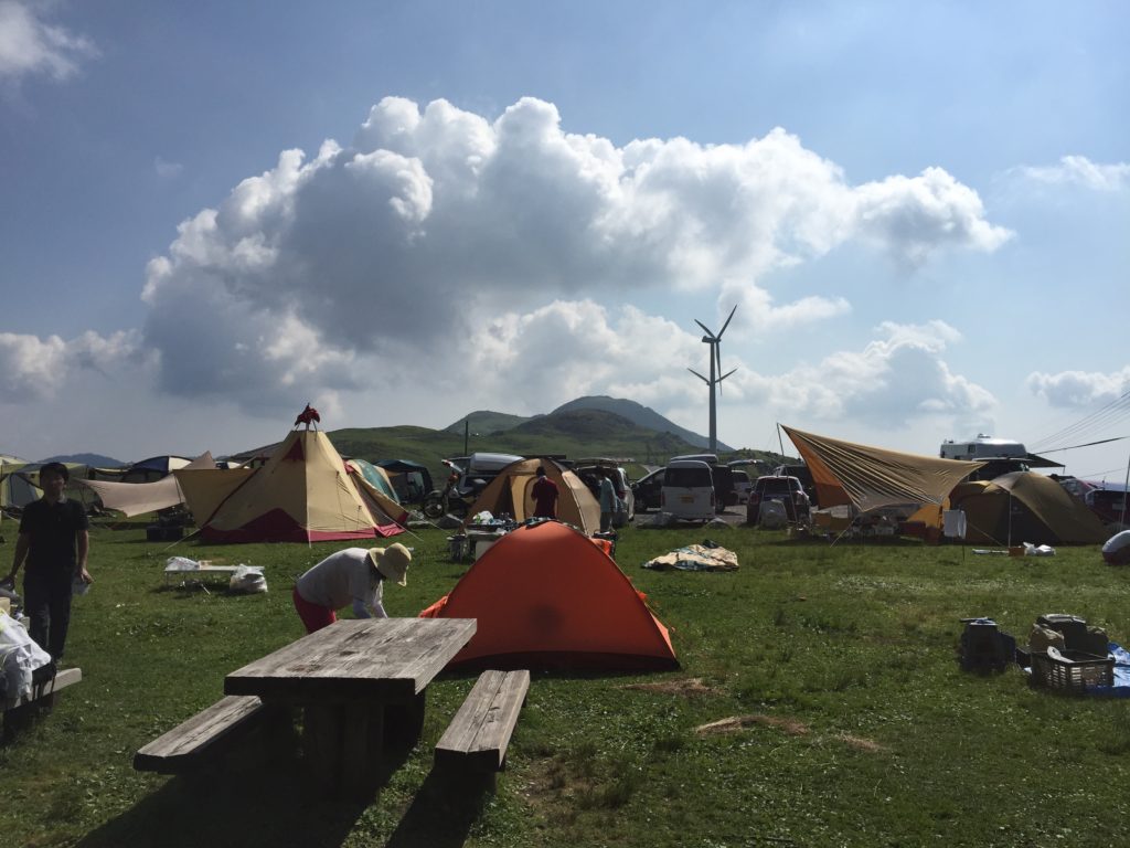 夏がやってきた！今年の夏は四国カルストで草原・星空キャンプに挑戦してみませんか！？