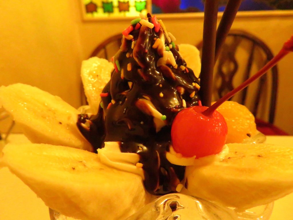 暑い夏にピッタリ！甘くて、冷たいパフェが豊富な「モンブラン」で「チョコバナナパフェ」を食べてきました！