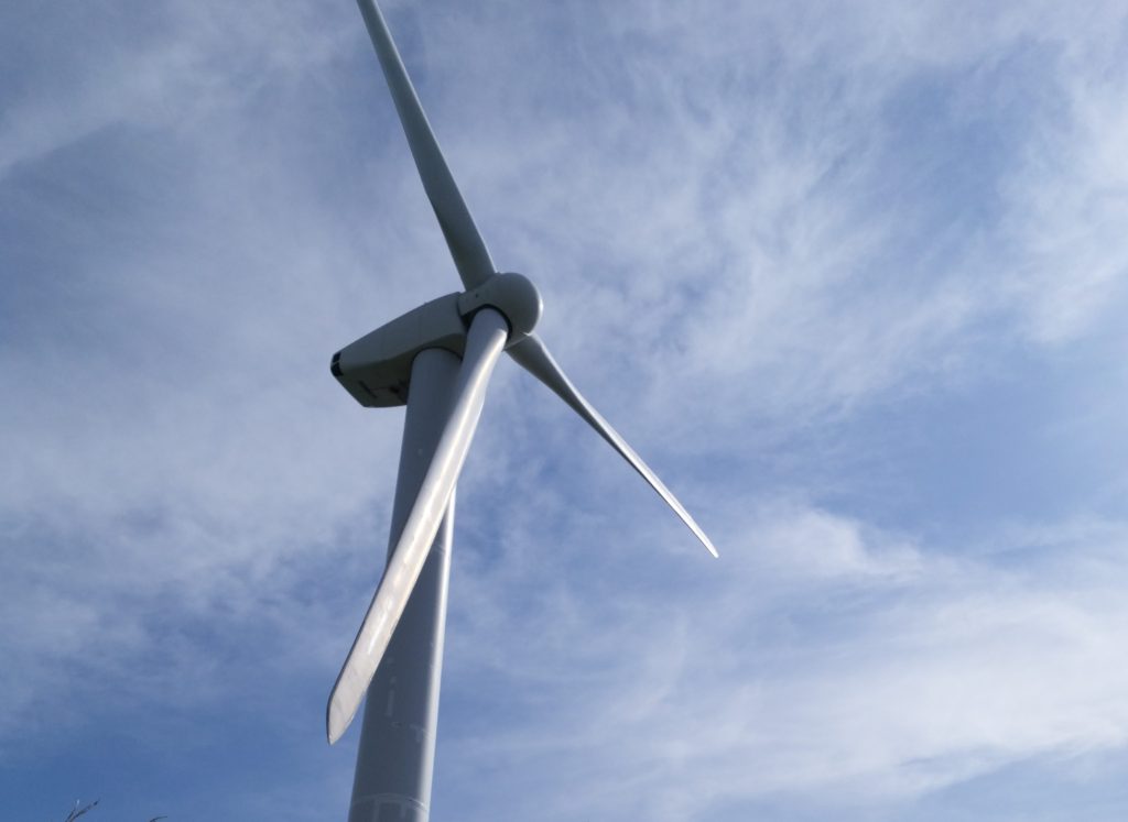 佐田岬半島の真ん中！風車が間近で見える「せと風の丘パーク」がおすすめ！