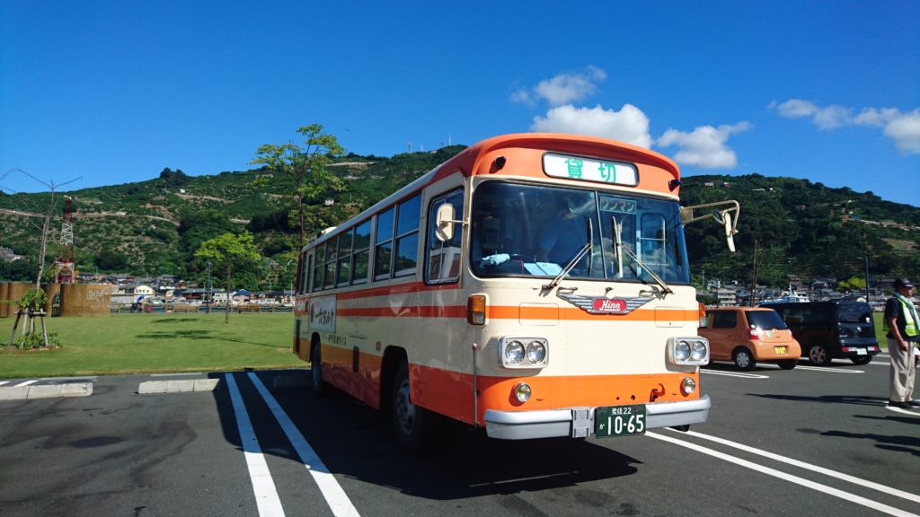 レトロバスで行ける！国の重要文化財「八幡浜市立日土小学校」の見学会に参加してきました！