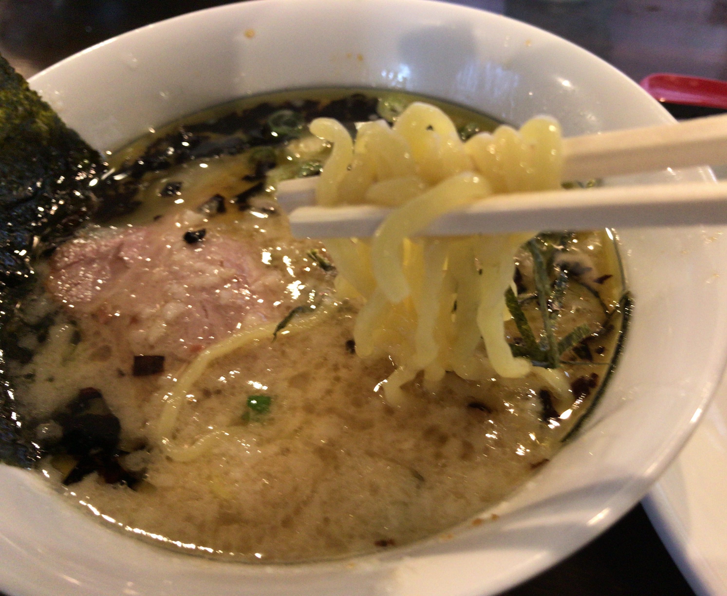 満足感ピカイチ！豚骨ベースの濃厚な味わいが光る新居浜市にある「麺屋壱」の「しょうゆつけ麺」を食べてきました！