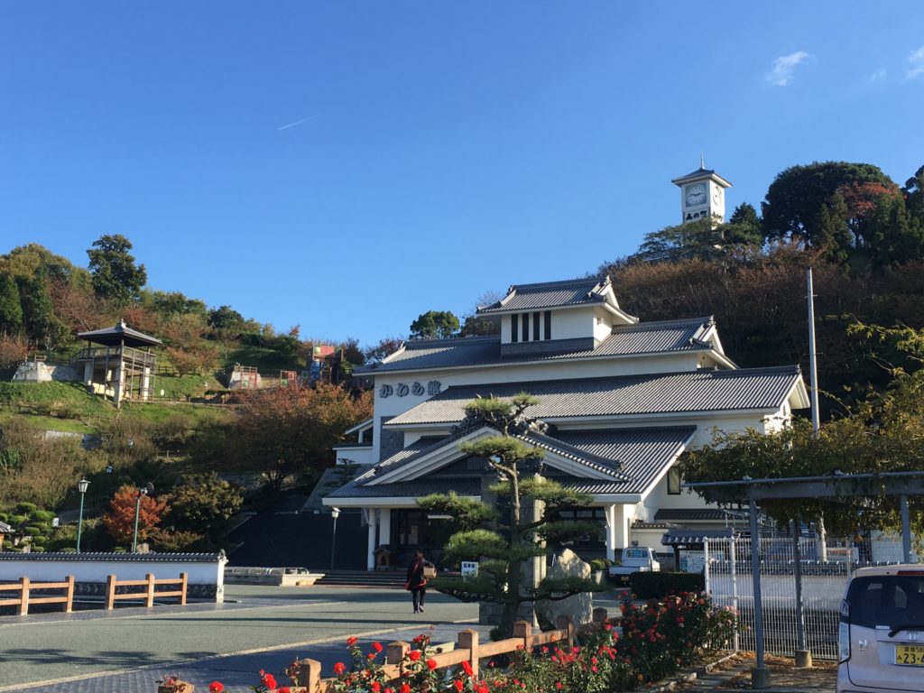 愛媛のゆるキャラの元祖もいた！？「菊間瓦」を学びに、超穴場スポット「菊間かわら館」に行ってきました！