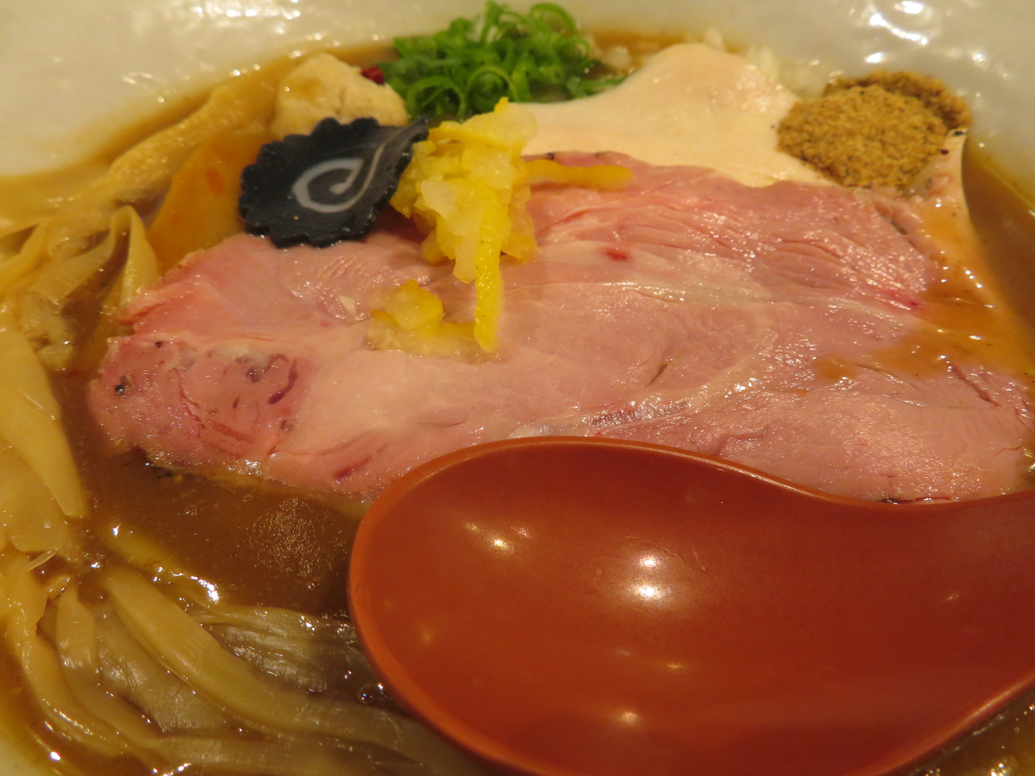 どろっどろがたまらない！大洲市にある人気店「AJI10」（アジト）の「特濃厚魚介鶏白湯ラーメン」を食べてきた！