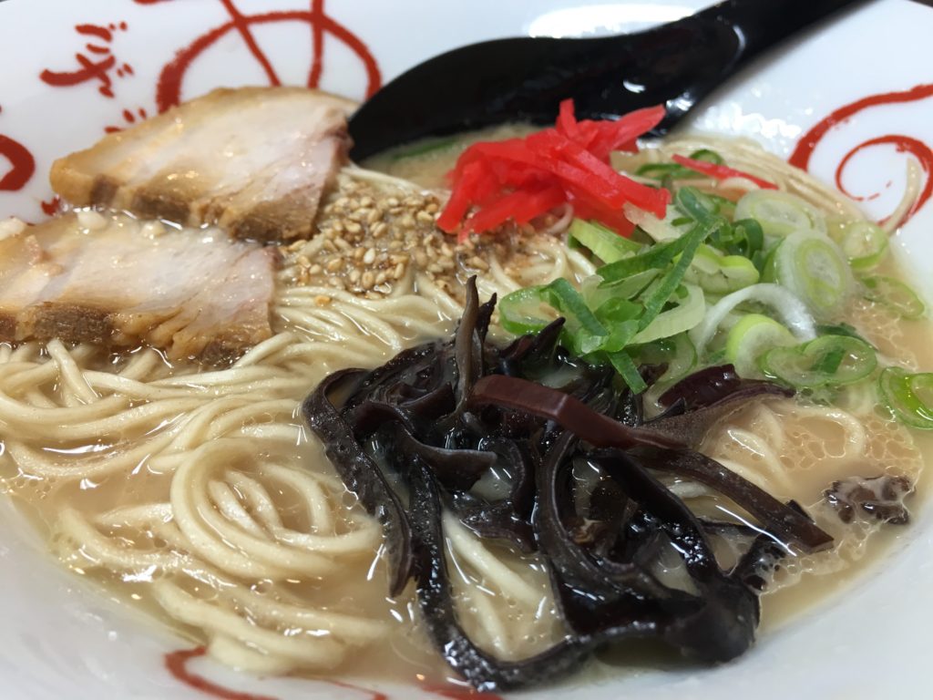 戻ってきたらーめん屋「みろく家」にある博多豚骨風味の薄味のラーメンがうまい！