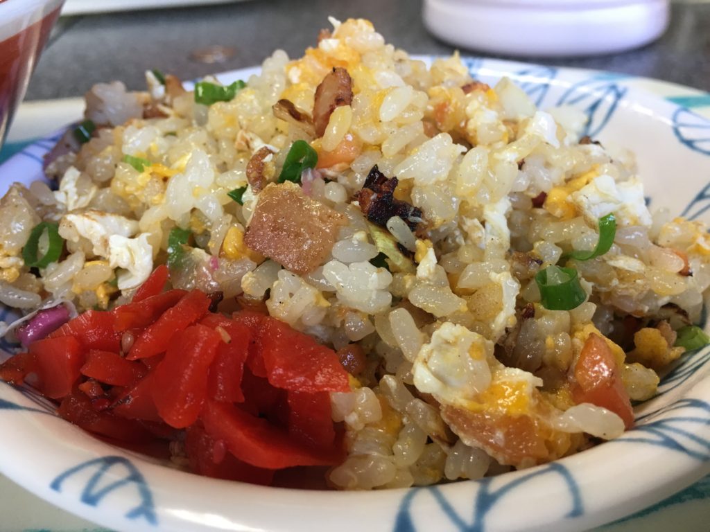 真っ黄色の建物が目印！宇和島市吉田町にある“おふくろの味”を満喫できる「大学食堂」に行ってきたよ！