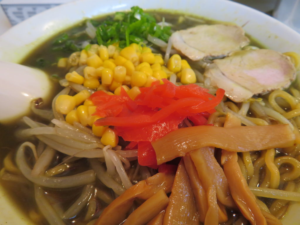 【黒い商店街体験レポ】札幌ラーメンどさん子で竹炭入り「黒カレーラーメン」をさっそく食べてきました！