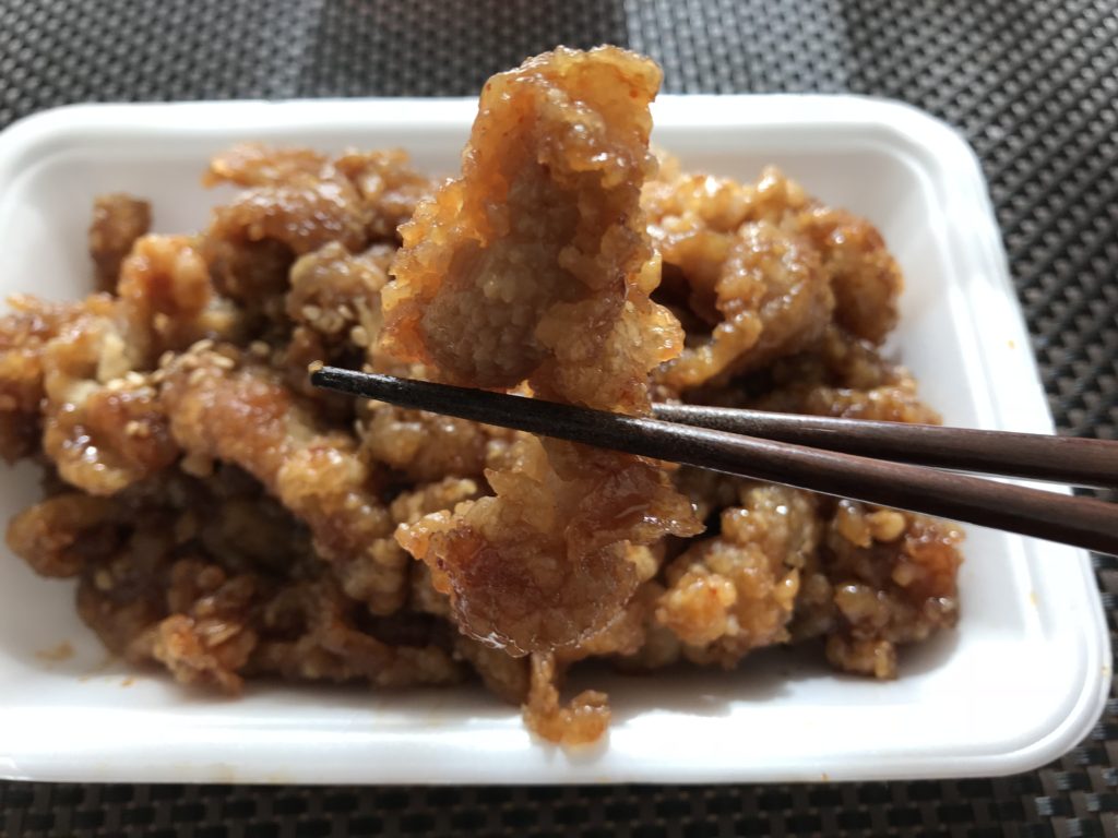 ついつい手が伸びて辛い！メガディスカウントストア「ディオ」の「鶏皮の甘辛揚げ」がビールに合う！！