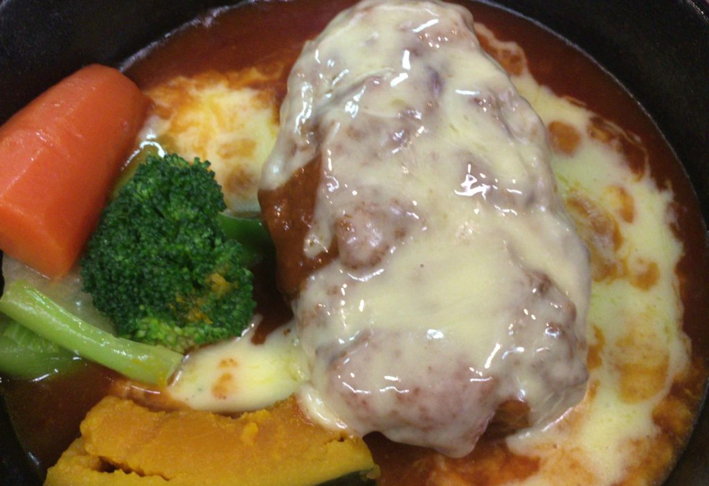 地元民のみぞ知る美味しいお店！！「カジュアルダイニングBon」のBon`sバーグがトッロトロで美味い！