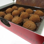 絶品!手が止まらない美味しさ。道の駅「きさいや広場」にある「ROYCE’」(ロイズ)で「愛媛限定プチトリフ」を買ってみた!