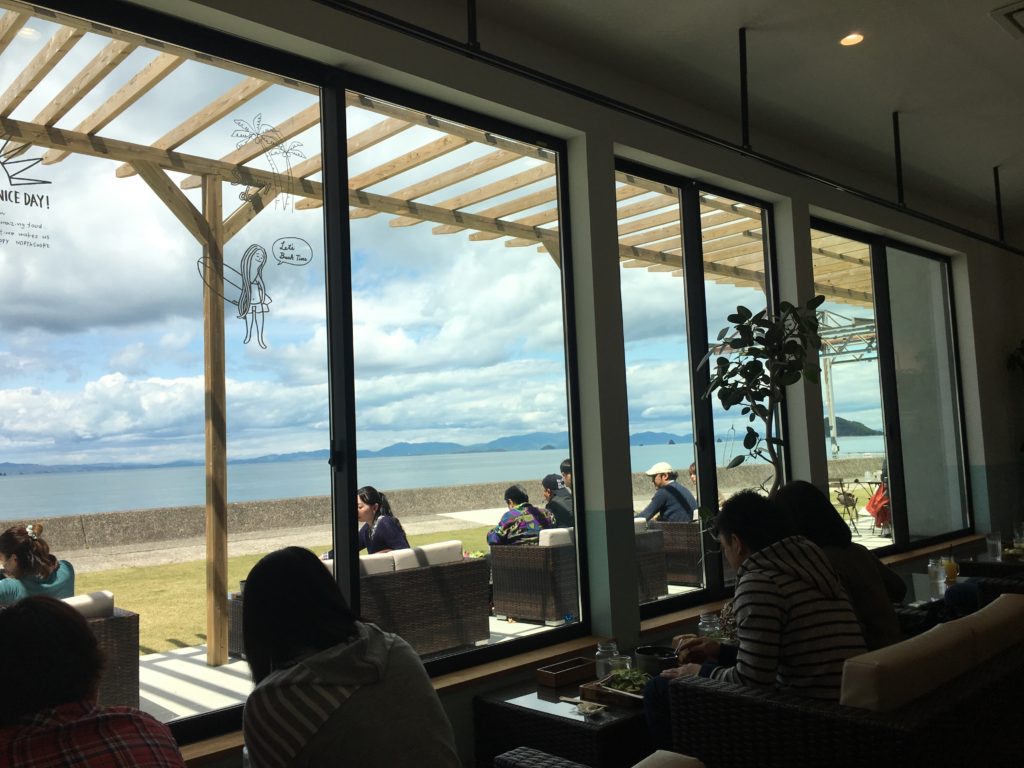 ボリューム満点！松山市にあるカフェ＆ダイニング「ノースショア」で「スプラウトグリルチキンサンドイッチ」を食らいついてきたよ！