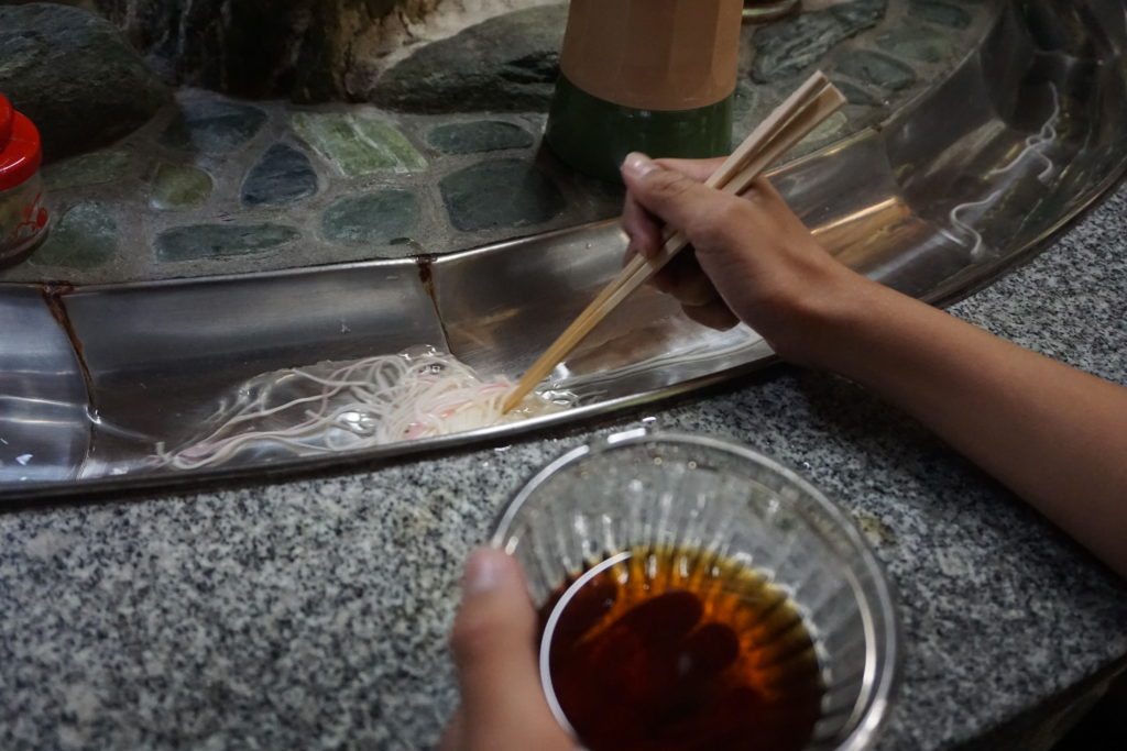 今年も元気に営業中！　八幡浜の夏の風物詩「平家谷そうめん流し」でそうめん食べ放題！