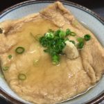 どんぶりいっぱいの大きなアゲがドン!新居浜市にある「ほの香」のうどん「ざぶとん」を食べてきました!