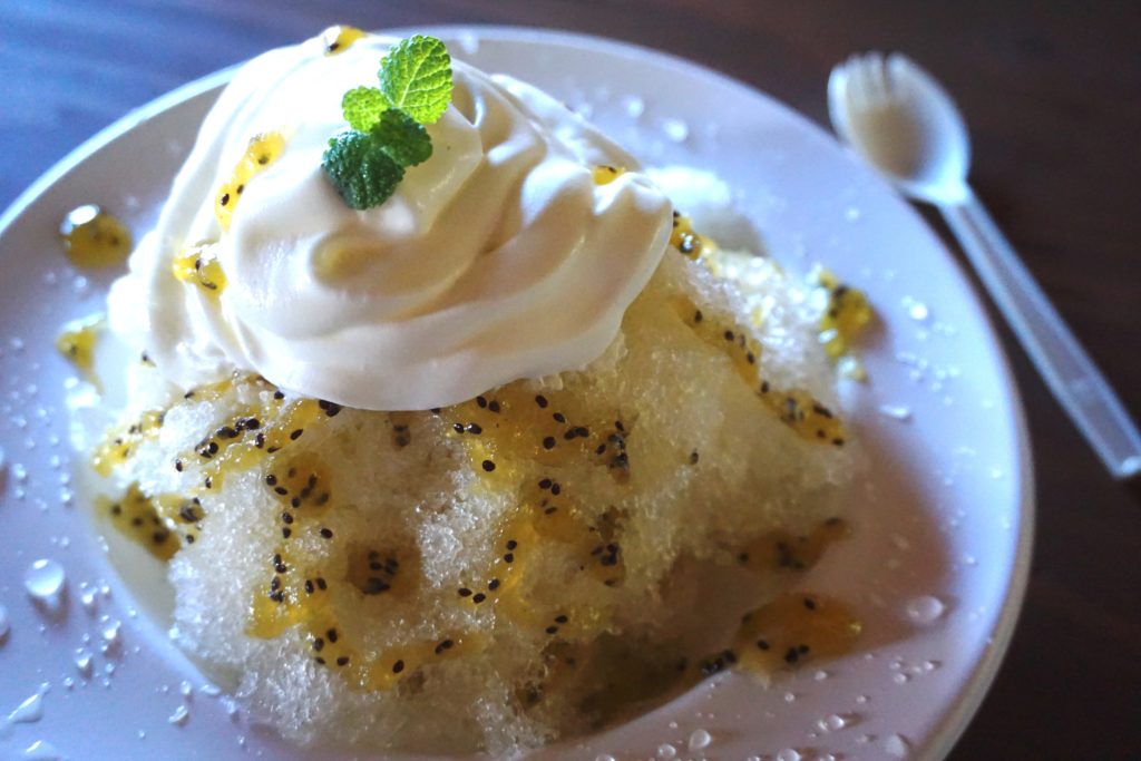 八幡浜にも天然ビーチに面する海の家がある！　喜木津浜の「浜辺のＤＥＮ」でかき氷「キウイエスプーマ」を食べてきました！