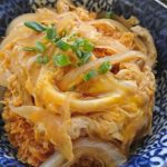 かつ丼マイスター菊池がゆく。四国中央市富郷町のてらの湖畔公園にあるレストラン「水のやかた」はかつ丼もうまい!