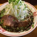 愛媛が誇る屈指のラーメン店！松山市にある「水田商店」にてラーメン（黒）を食べてきました！