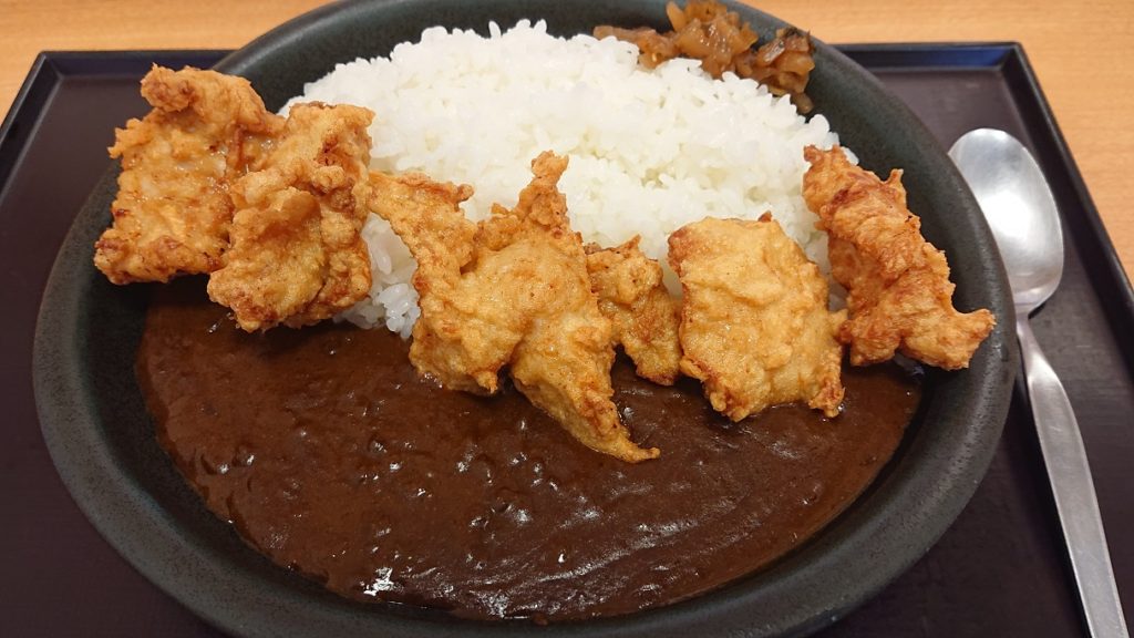 旅はいつもカレーから始まる。高速道路SAPAグルメ2周目は入野PA「こかげ亭」の「せんざんきカレー」を食べてきた！