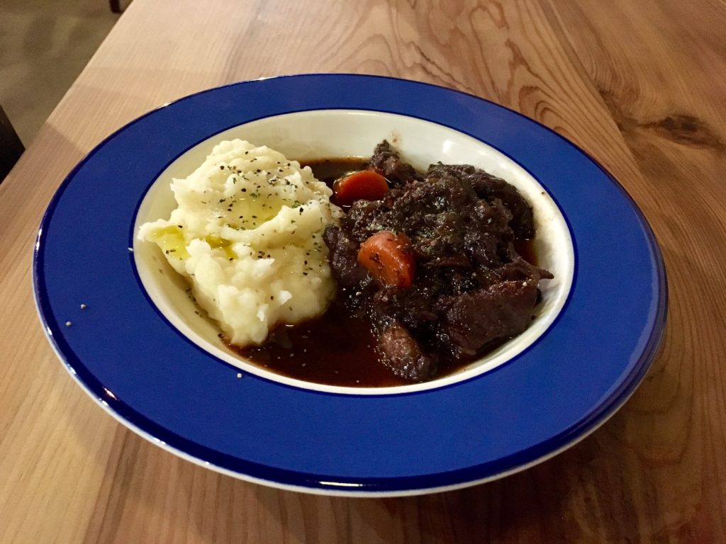 古民家でイタリアンディナー！？西予市宇和町にある「卯之町バールOTO」で「はなが牛すじの赤ワイン煮」を食べてきた！