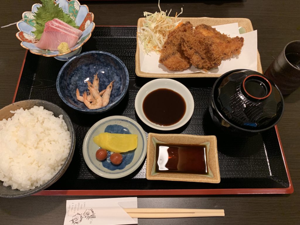 ボリューム満点ランチ！八幡浜で魚料理が美味しい店「海里」で「タイフライ定食」を食べてきたよ！