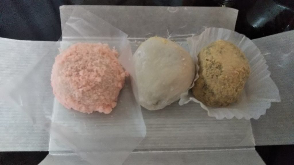 黒い商店街認定スイーツ！八幡浜の和菓子老舗「菓工房 後藤」の「カフェオレ大福」を食べてみたよ！