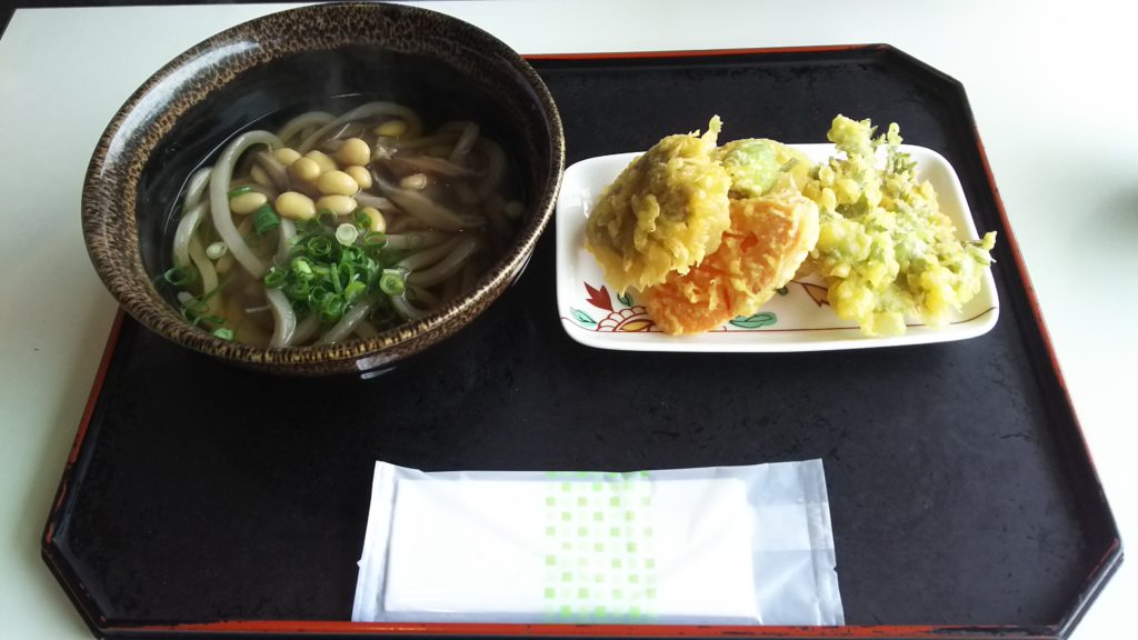 道の駅のごはん処！「内子フレッシュパークからり」のうどん処「あぐり亭」で「麦うどん」を食べてきました！