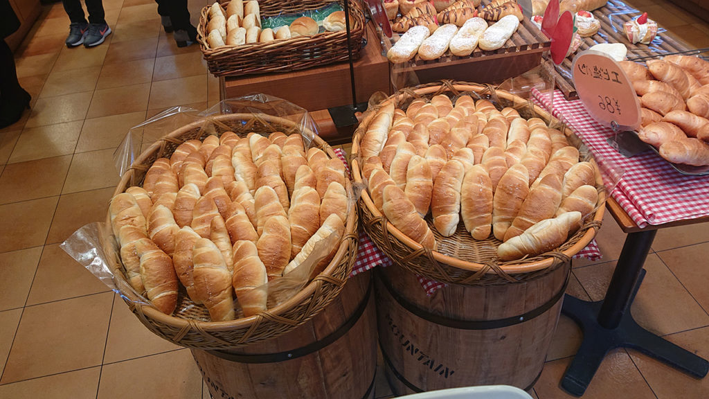 八幡浜のお土産で外せられない！イートイン＆コーヒー無料の「パンメゾン」で「塩パン」を食べてきた！