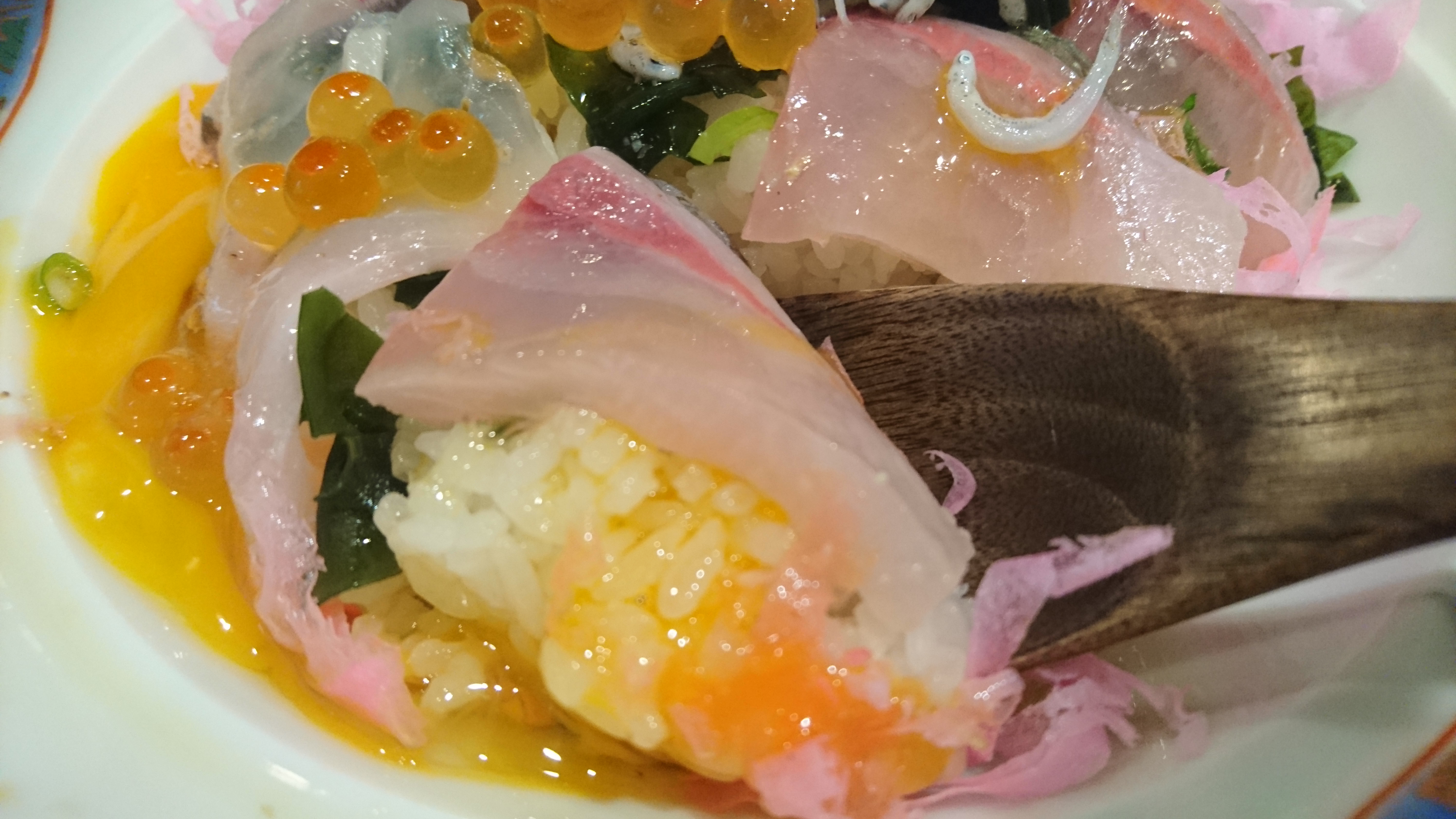 三崎港近くで海鮮食べるならここ！伊方町三崎の「まりーな亭」で「三崎のお友達丼」を食べてきました！