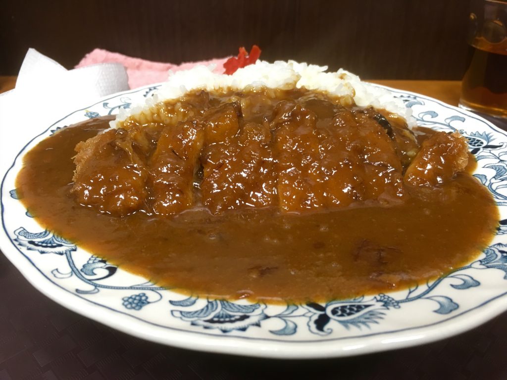 八幡浜商工会議所すぐ！ちゃんぽんが有名な「味楽」で今回は「カツカレー」を食べてきたよ！