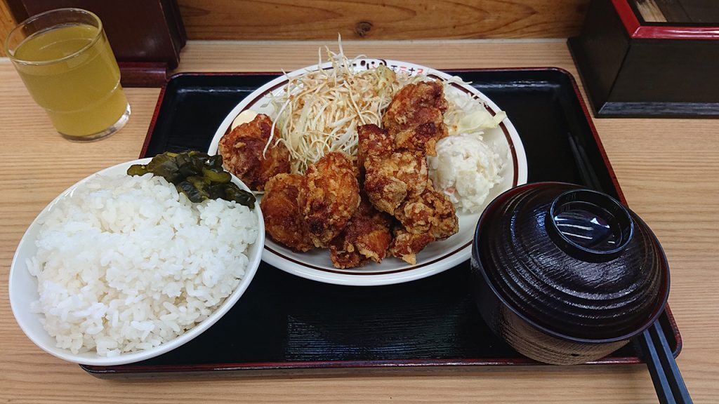 大盛りは正義！愛媛県境にある高知道の馬立PAで“ドカ盛り”メニュー「大盛りからあげ定食」を食べてきた！