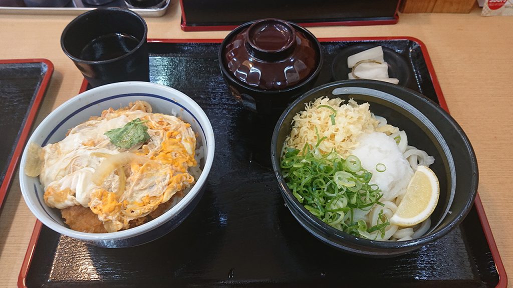 かつ丼マイスター菊池がゆく！ セルフうどんの「がんば亭」にとんかつの「かつよし」が合体！ うどんもかつ丼も一緒に楽しんでしまえ！