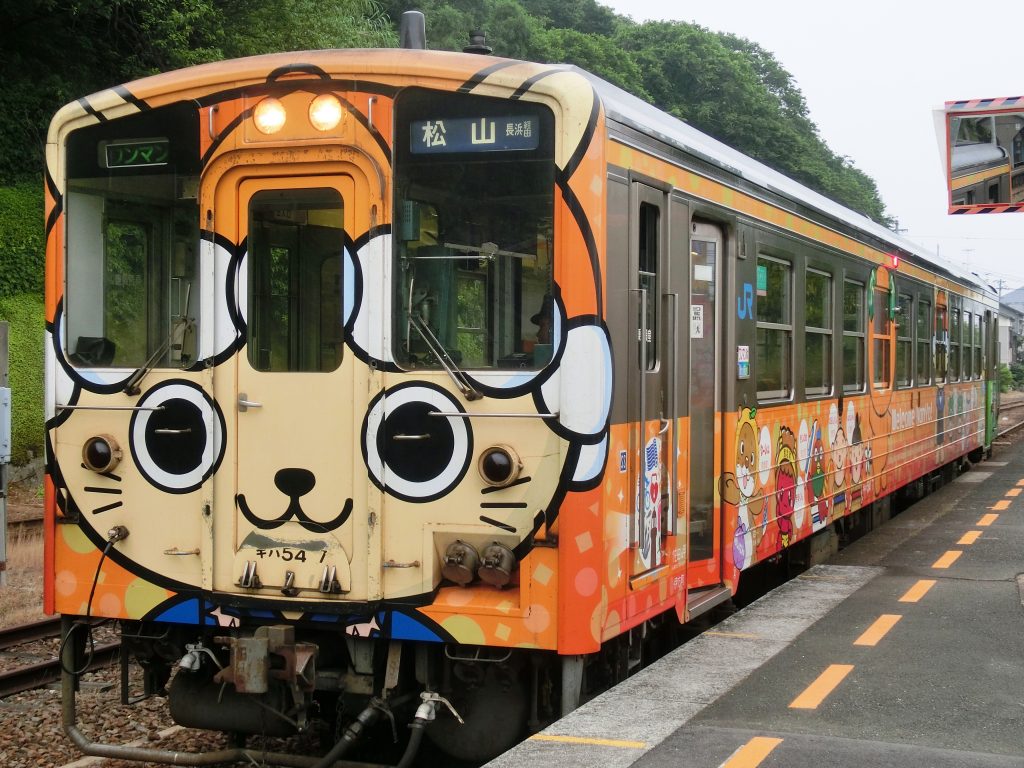 線路を走るゆるキャラ！？ＪＲ四国の汽車「おさんぽなんよ」に乗車してきました！
