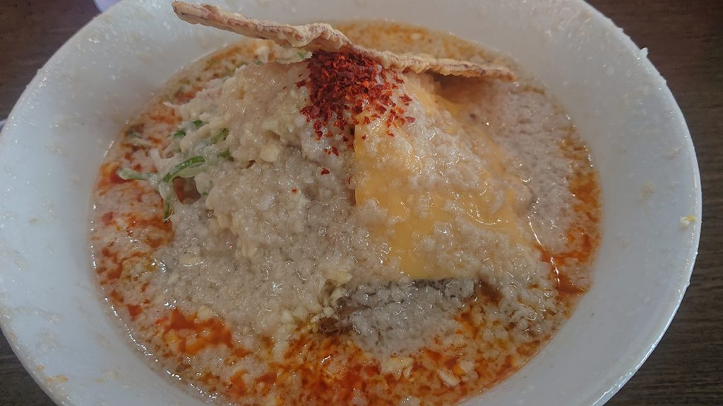 松山・大街道の「骨太味覚」で発見！こってり好きにはたまらない “真っ白い”赤ラーメンの謎に迫ってきたよ！