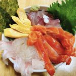 おうち時間を楽しもう!八幡浜・どーや市場で新鮮な魚を調達して、海鮮丼を作ってみたよ!