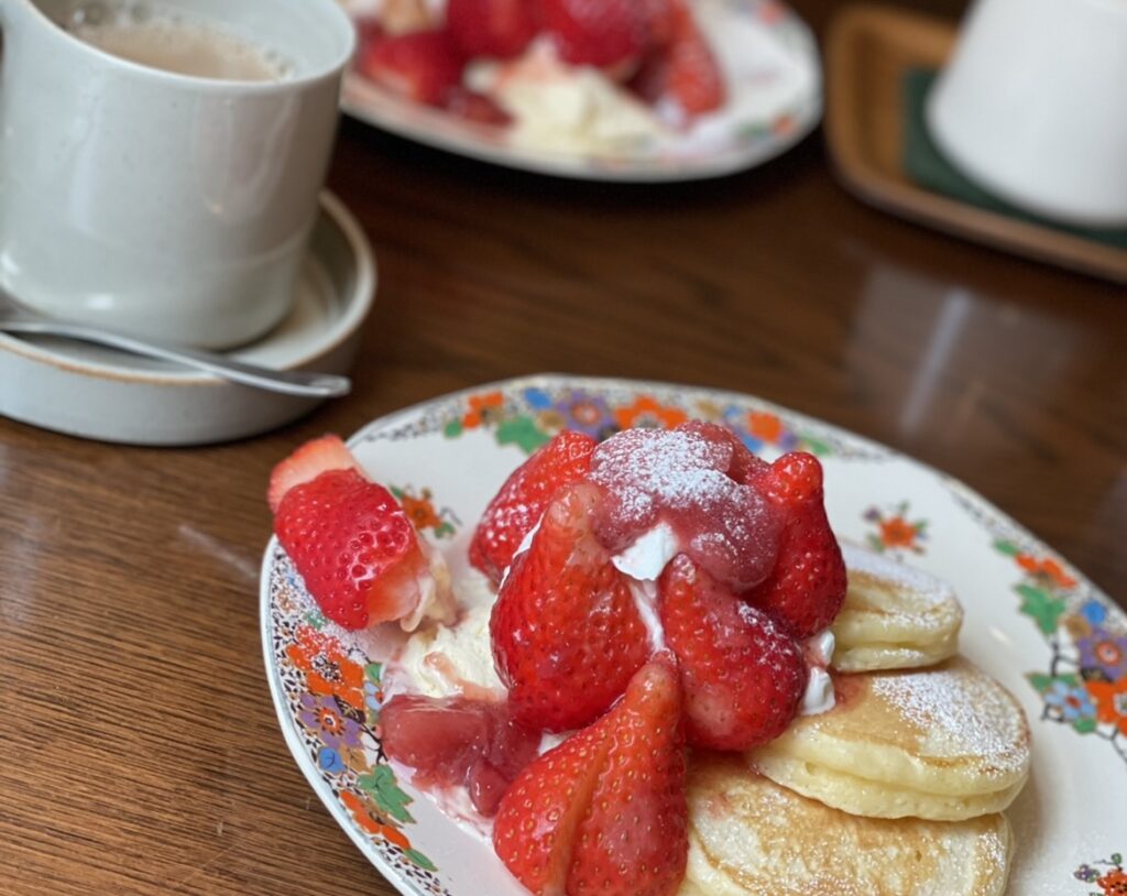焼き菓子とパンケーキのお店「salut」（サリュ）の春限定！「いちごたっぷりパンケーキ」を食べてきたよ！