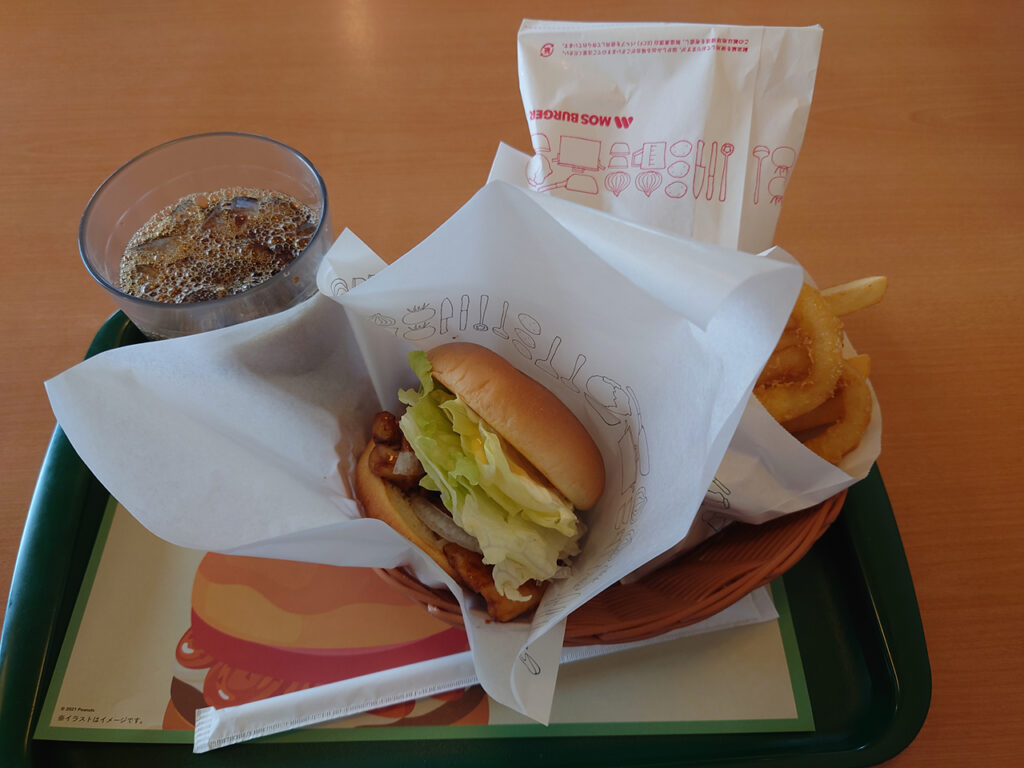 コロナで会食ができないなら同じものをみんなで食べよう。全国チェーンのモスバーガーへ行ってきたよ！