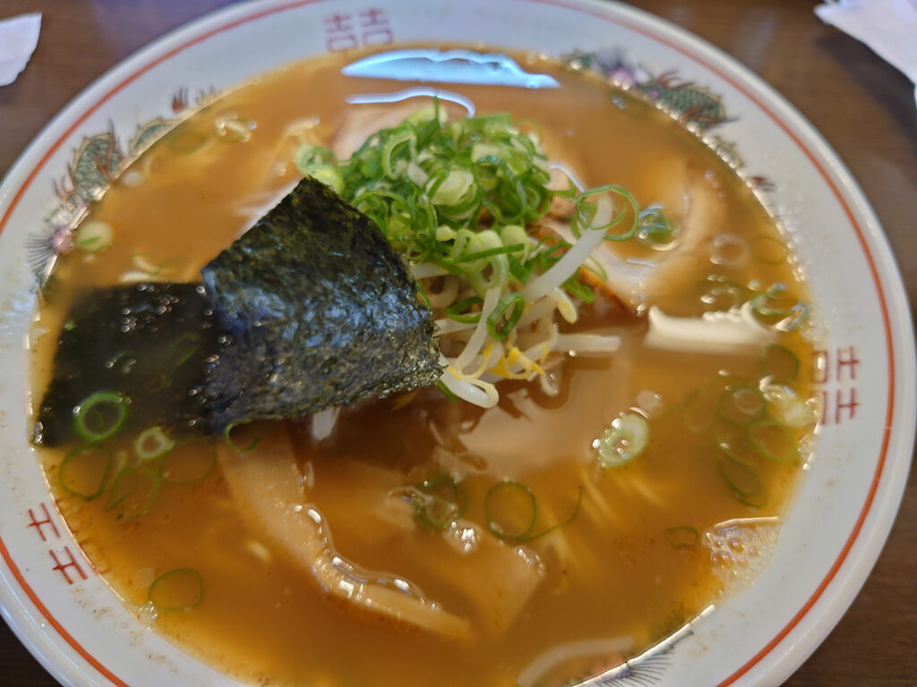 心と体、そしてお財布にも優しい。ＪＲ松山駅すぐの「かめ福」のラーメン＆牛丼を食べてきた！
