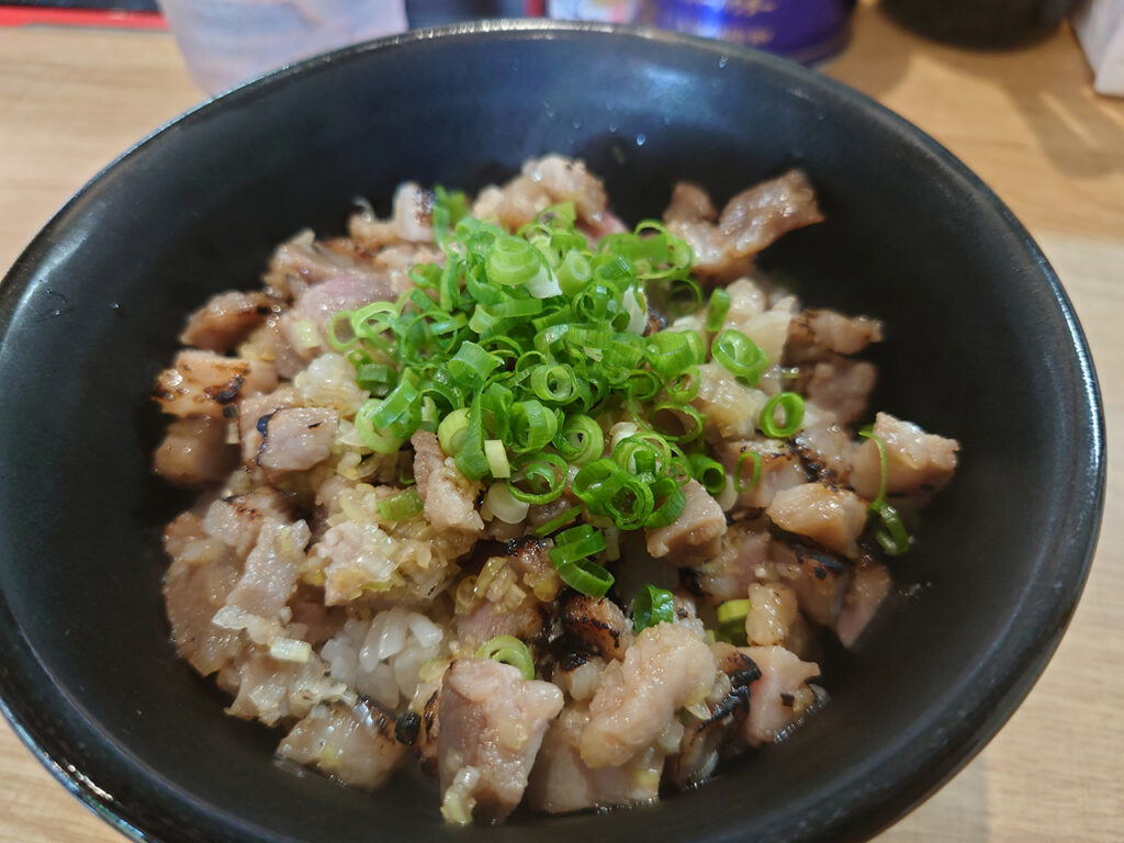 中華そばの超人気店！西条市・桜三里の「心」で「チャーシュー丼」を食べてきた！