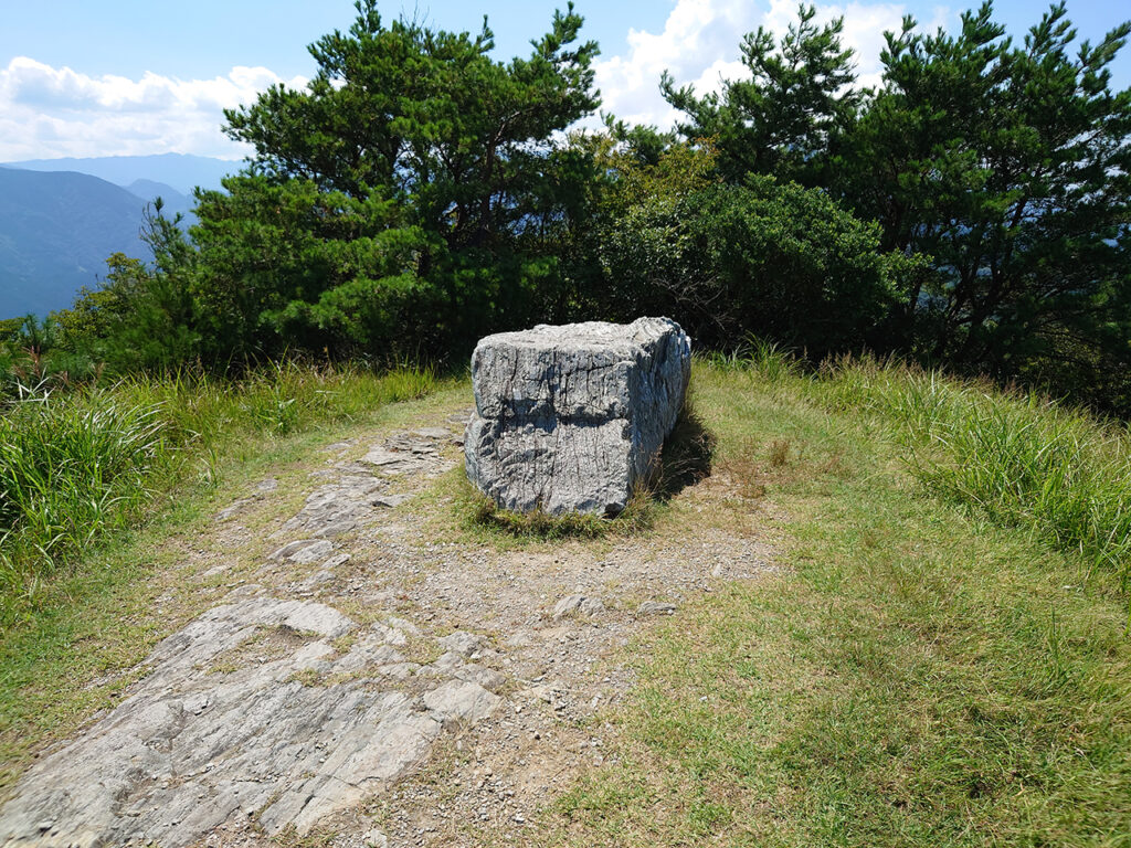 山頂からの展望抜群！ 四国中央市の「翠波峰」（すいはみね）を超お手軽に登頂してきた！