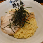 油そば専門店の「歌志軒」のランチタイムは超お得! お腹いっぱいになってきた!