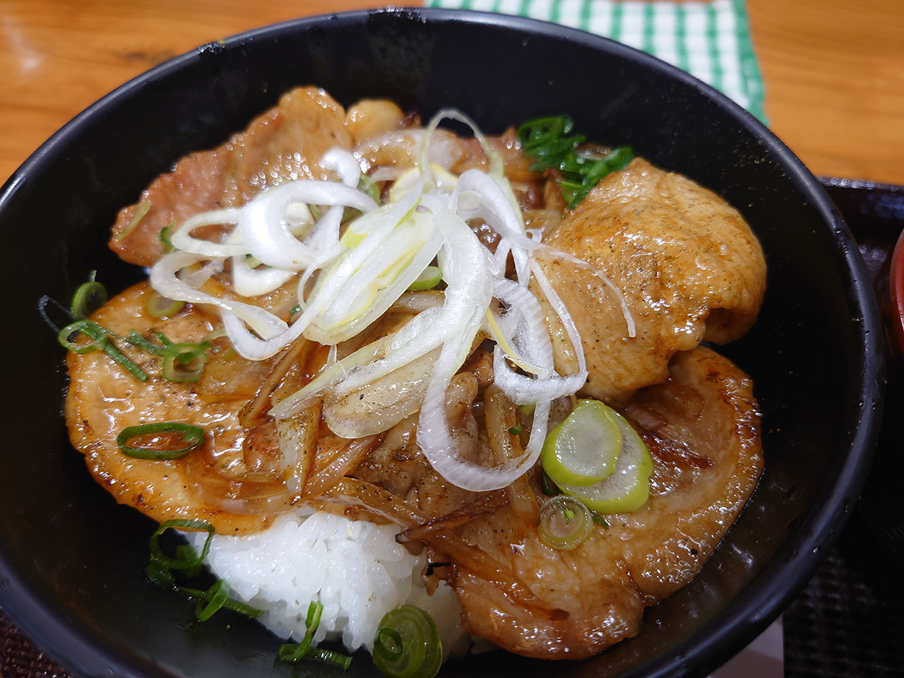 ＪＲ松山駅徒歩圏内！ＪＡ直営のレストラン「おひさま食堂」で厚切りの「甘とろ豚丼」を堪能してきた！