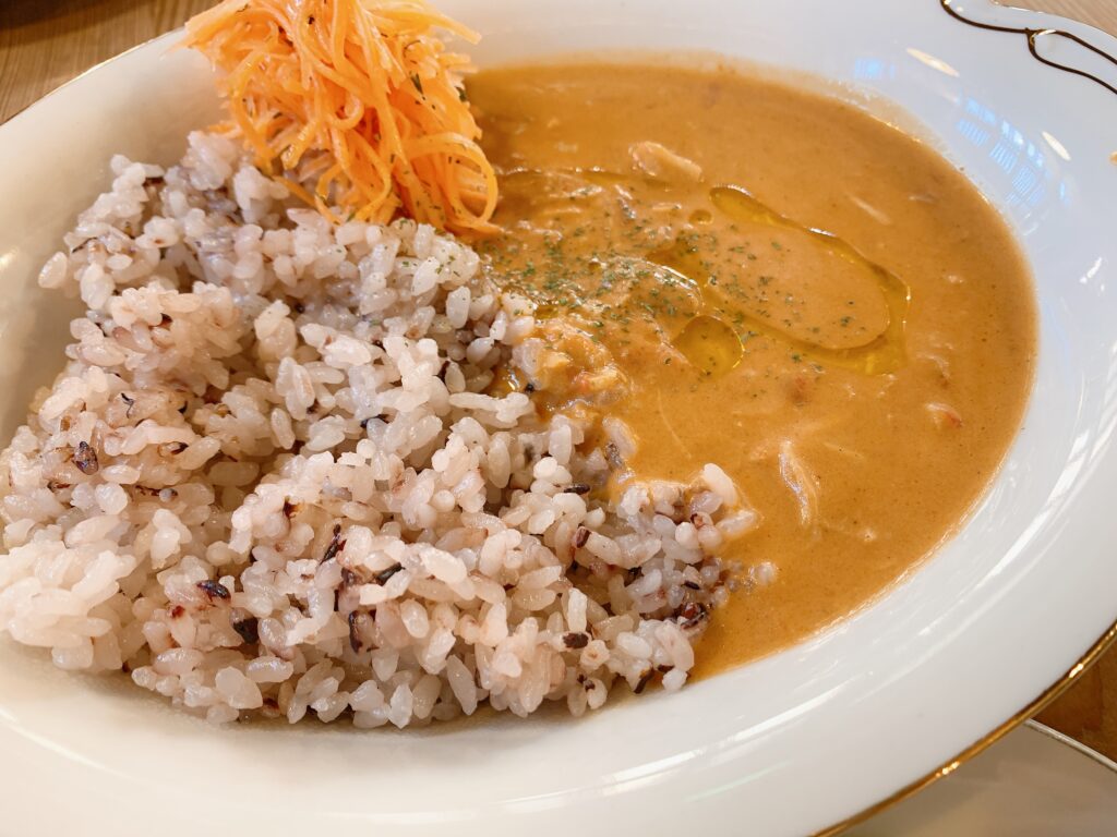 西予市卯之町の町並みに溶け込む「卯之町バールOTO」で絶品「バターチキンカレー」を食べてきた！