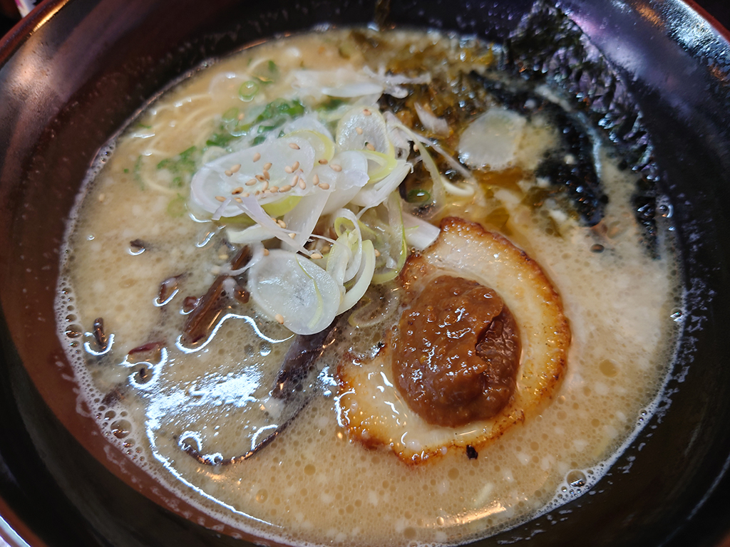 にんにく味噌がガツン！ 松山市の「天領」で「ばりこくラーメン」を食べてきたよ！
