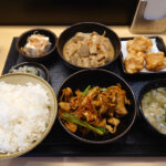 松山空港そばの江戸そば店「ゆで太郎」に弟がいた！？ 併設の「もつ次郎」でお腹いっぱいになってきたよ！